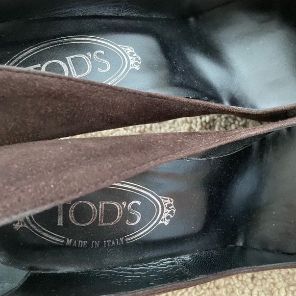 Tod’s Made in Italy Gommino Closed Toe Pumps/Heels - Picture 4 of 5
